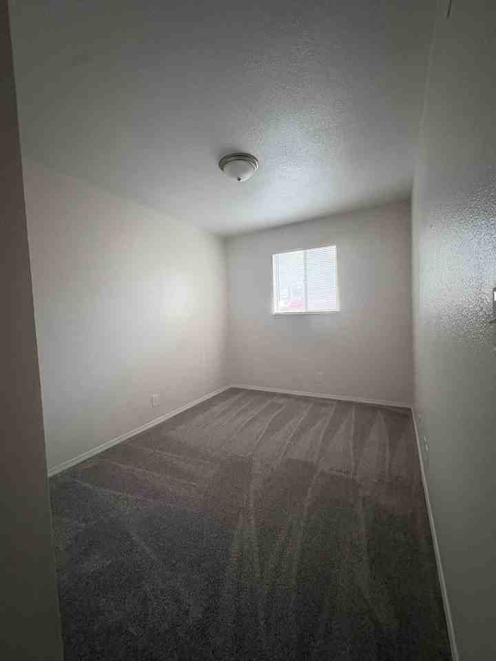 Chamberlain Court Apartments - Photo 5 of 9