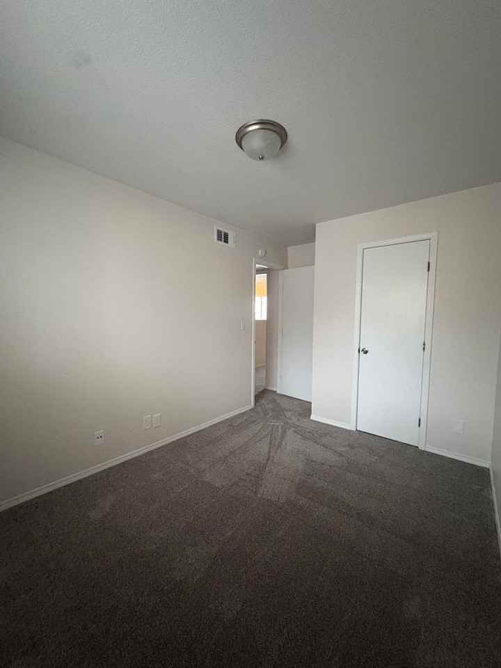 Chamberlain Court Apartments - Photo 6 of 9