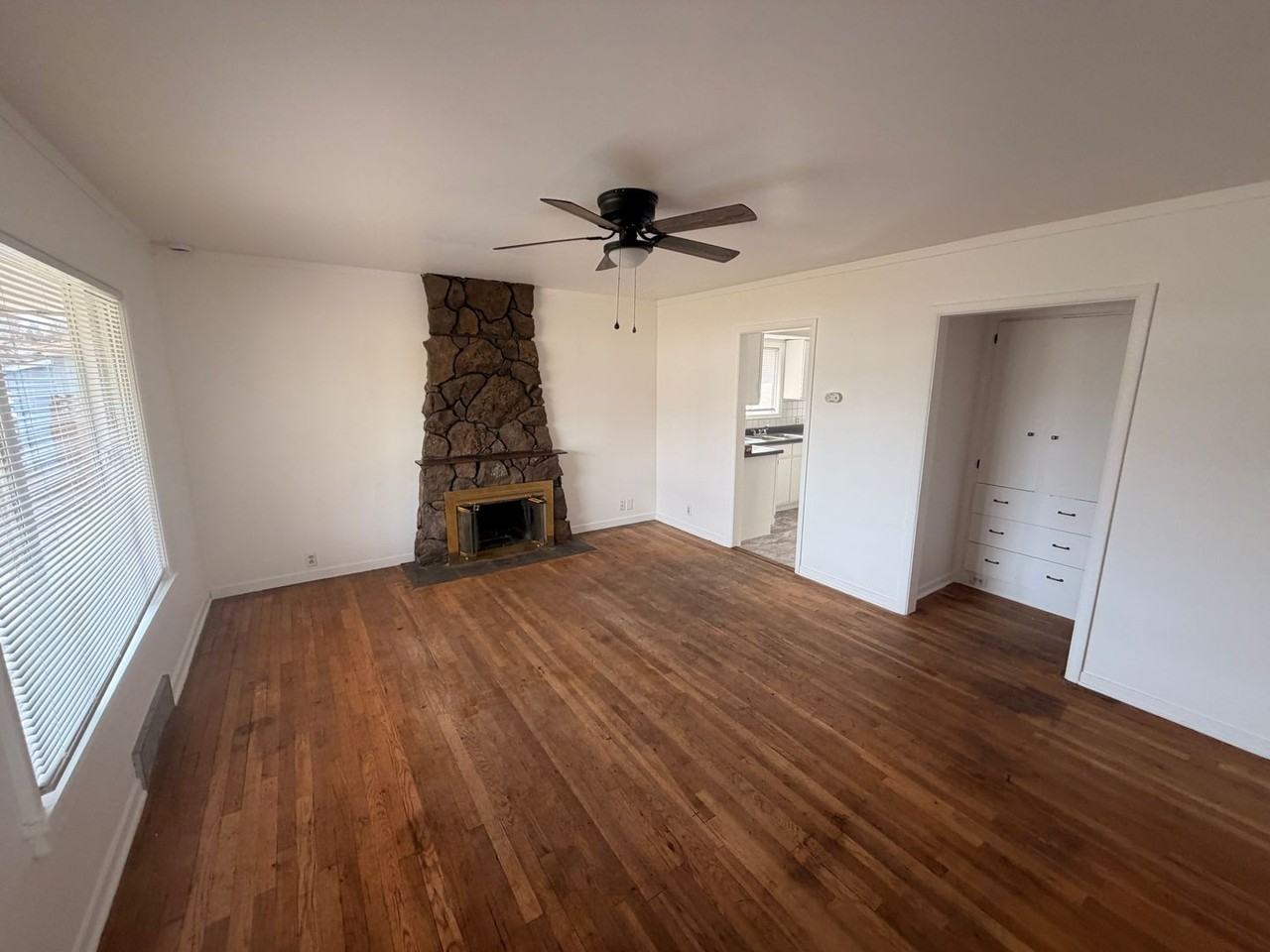 520 S Van Marter Rd - Photo 3 of 16