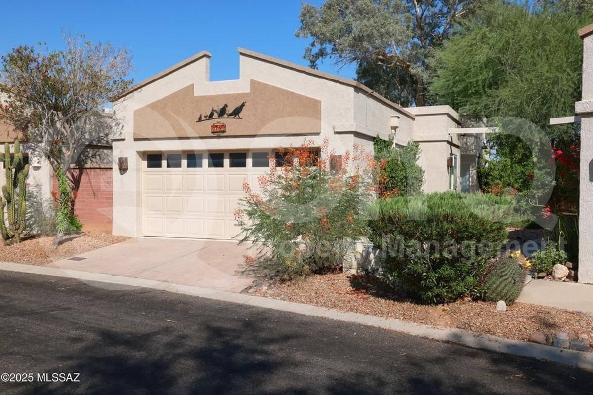 8740 N Johnny Miller Dr - Photo 2 of 10