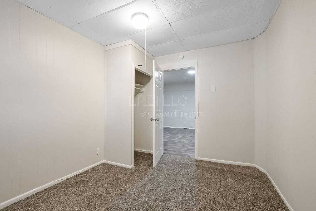 2104 W Burnett Ave - Photo 2 of 10