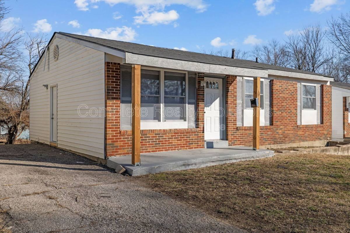 10432 Royal Dr - Photo 2 of 10