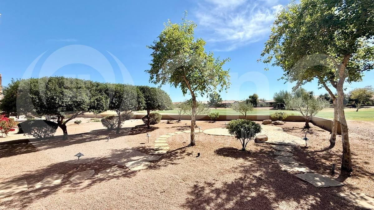 4527 E Sycamore Ct - Photo 4 of 10