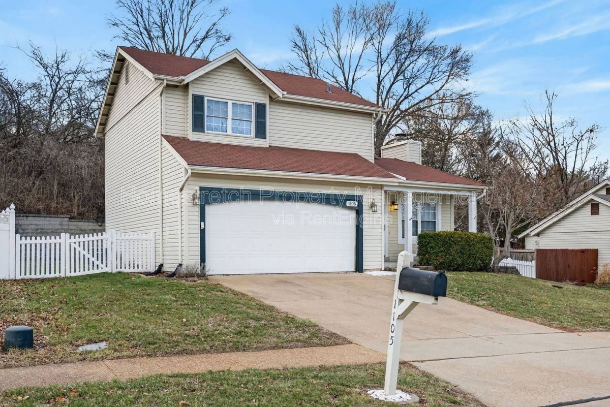1105 Treetop Village Dr - Photo 2 of 10