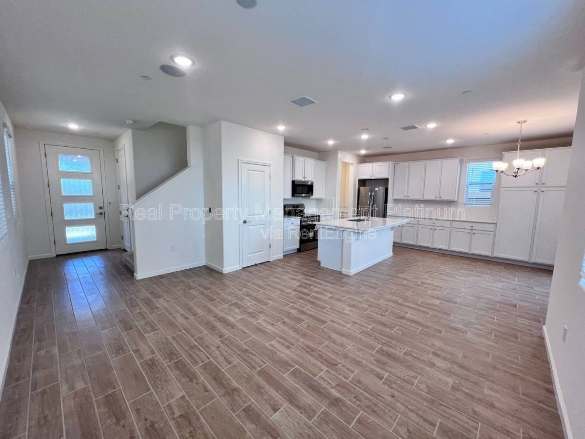 1459 Farmhouse Ln - Photo 3 of 10
