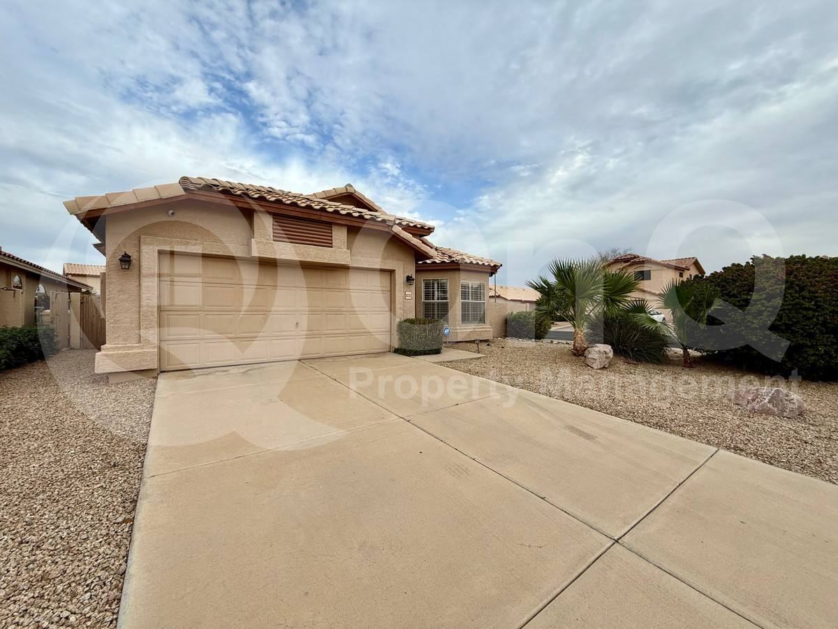 10335 N 58th Ln - Photo 2 of 10