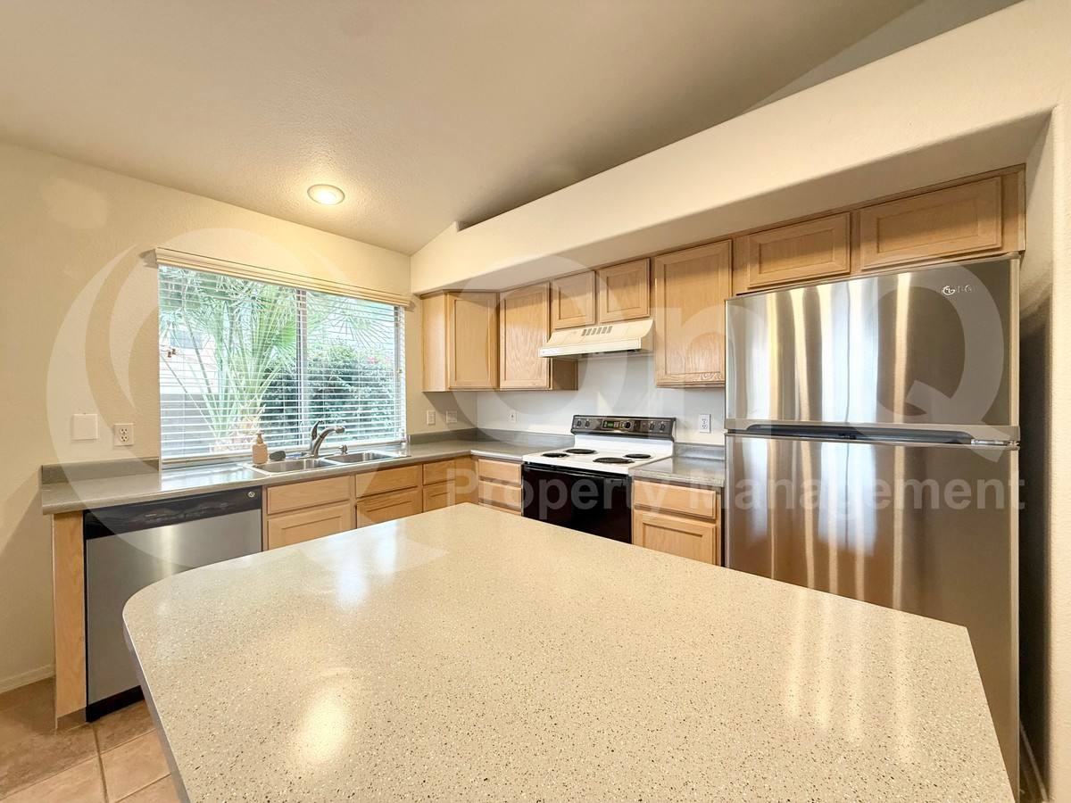 10335 N 58th Ln - Photo 3 of 10