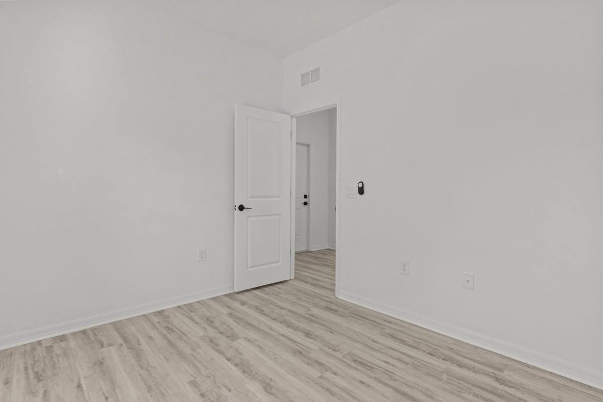 6030 Lacota Ave - Photo 2 of 8