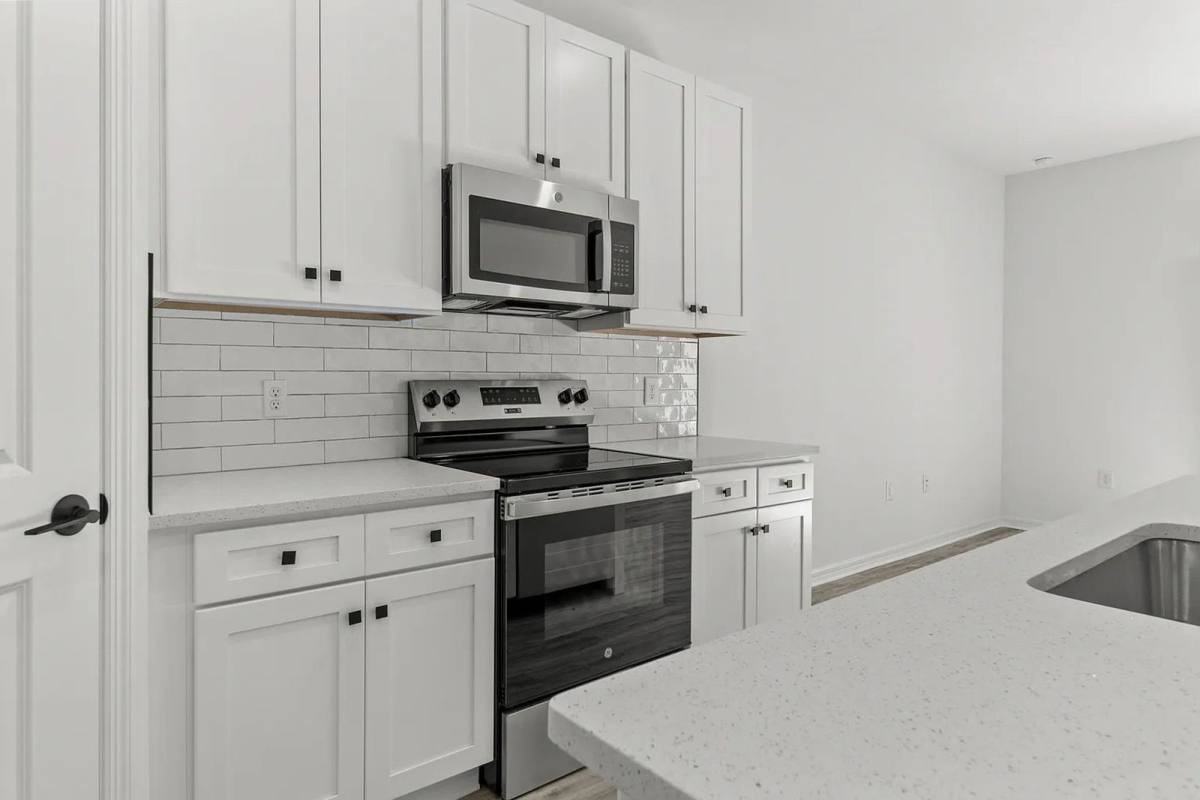 6030 Lacota Ave - Photo 3 of 8