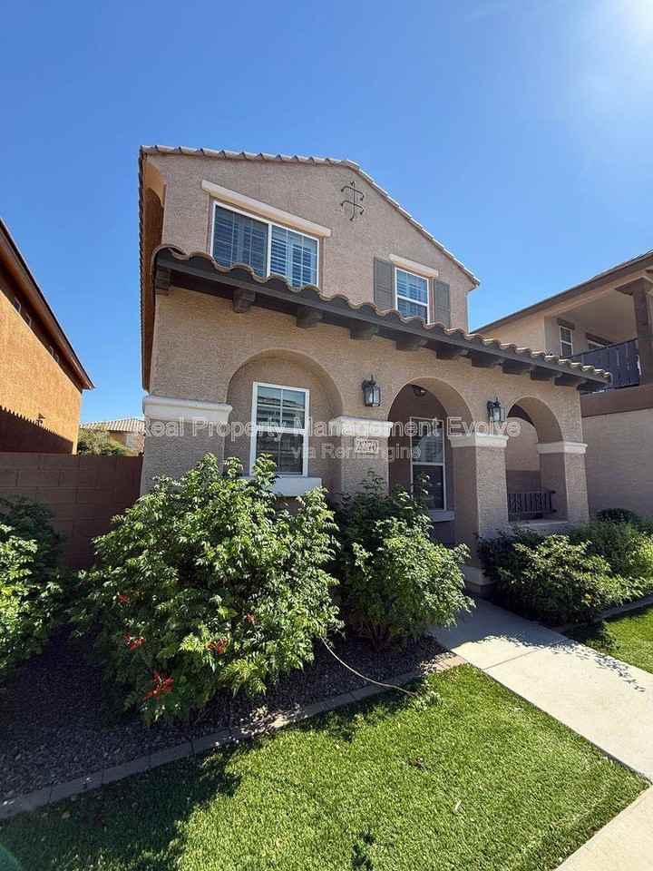 2270 S Deerfield Ln - Photo 2 of 10