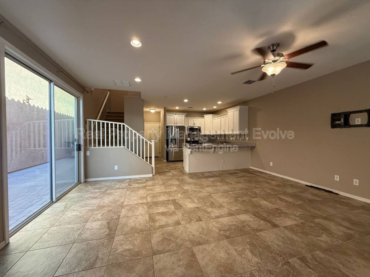 2270 S Deerfield Ln - Photo 3 of 10