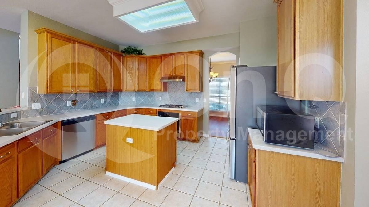 442 Spring Air Dr - Photo 4 of 10