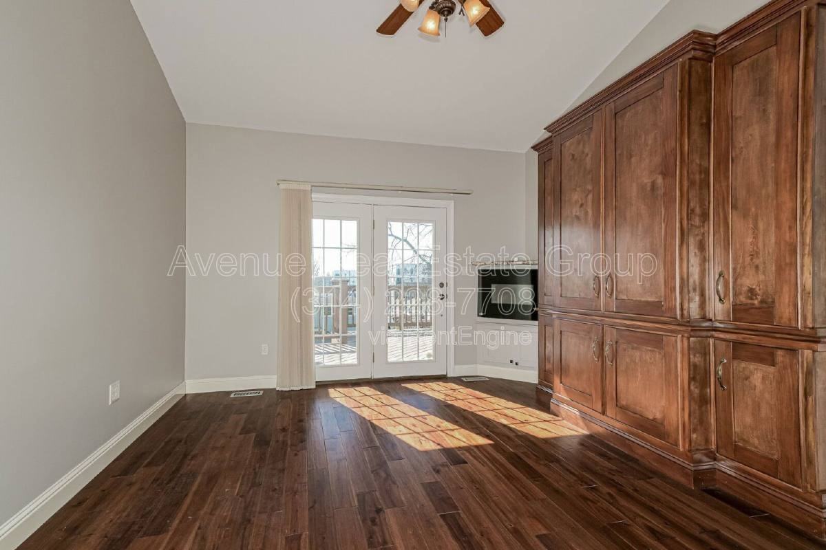 8914 Hilltop Manor Dr - Photo 3 of 10