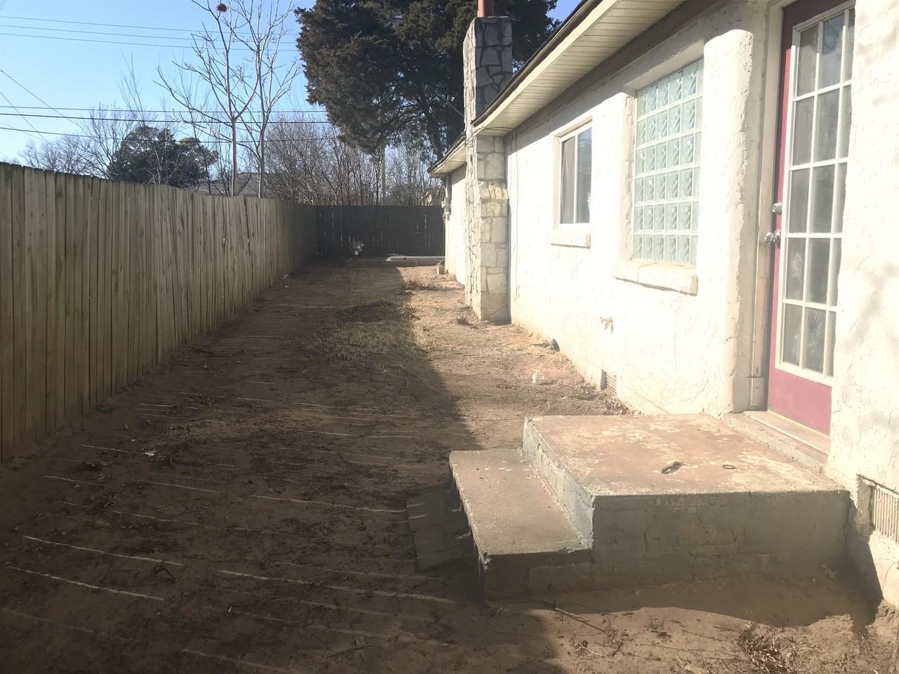 223 E Independence St - Photo 7 of 35