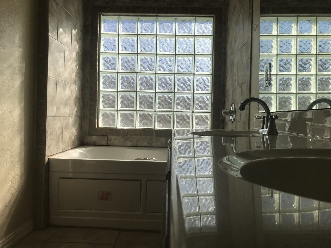 223 E Independence St - Photo 6 of 35