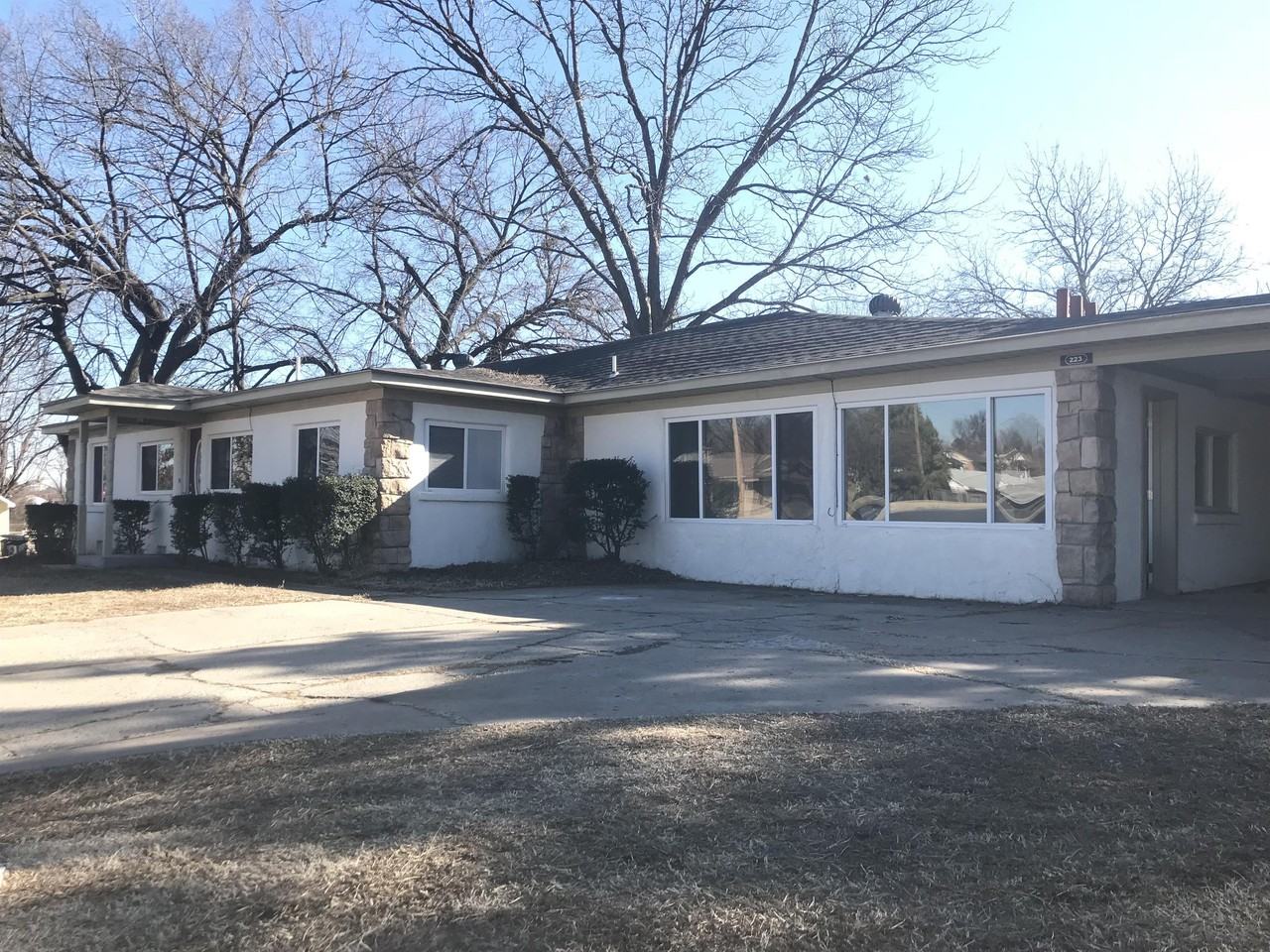 223 E Independence St - Photo 3 of 35