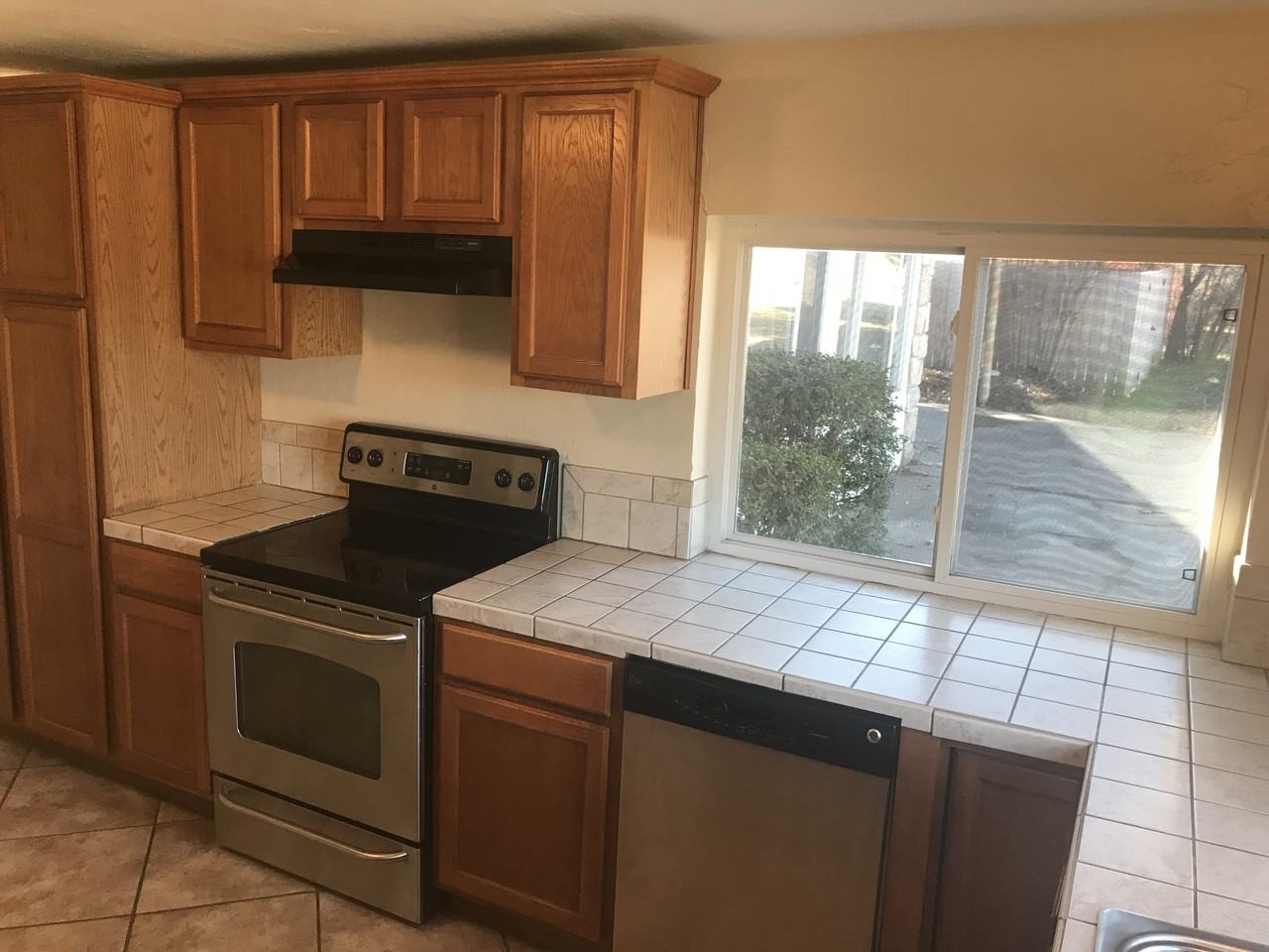 223 E Independence St - Photo 4 of 35