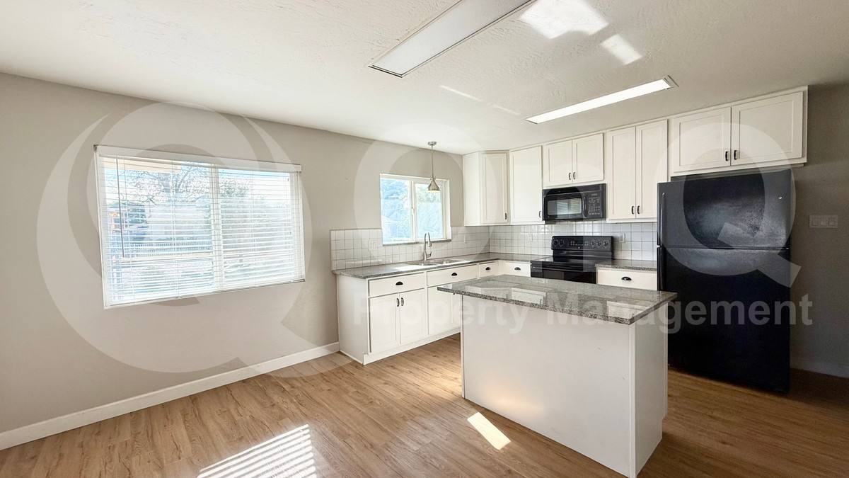5938 W Ocotillo Rd - Photo 3 of 10