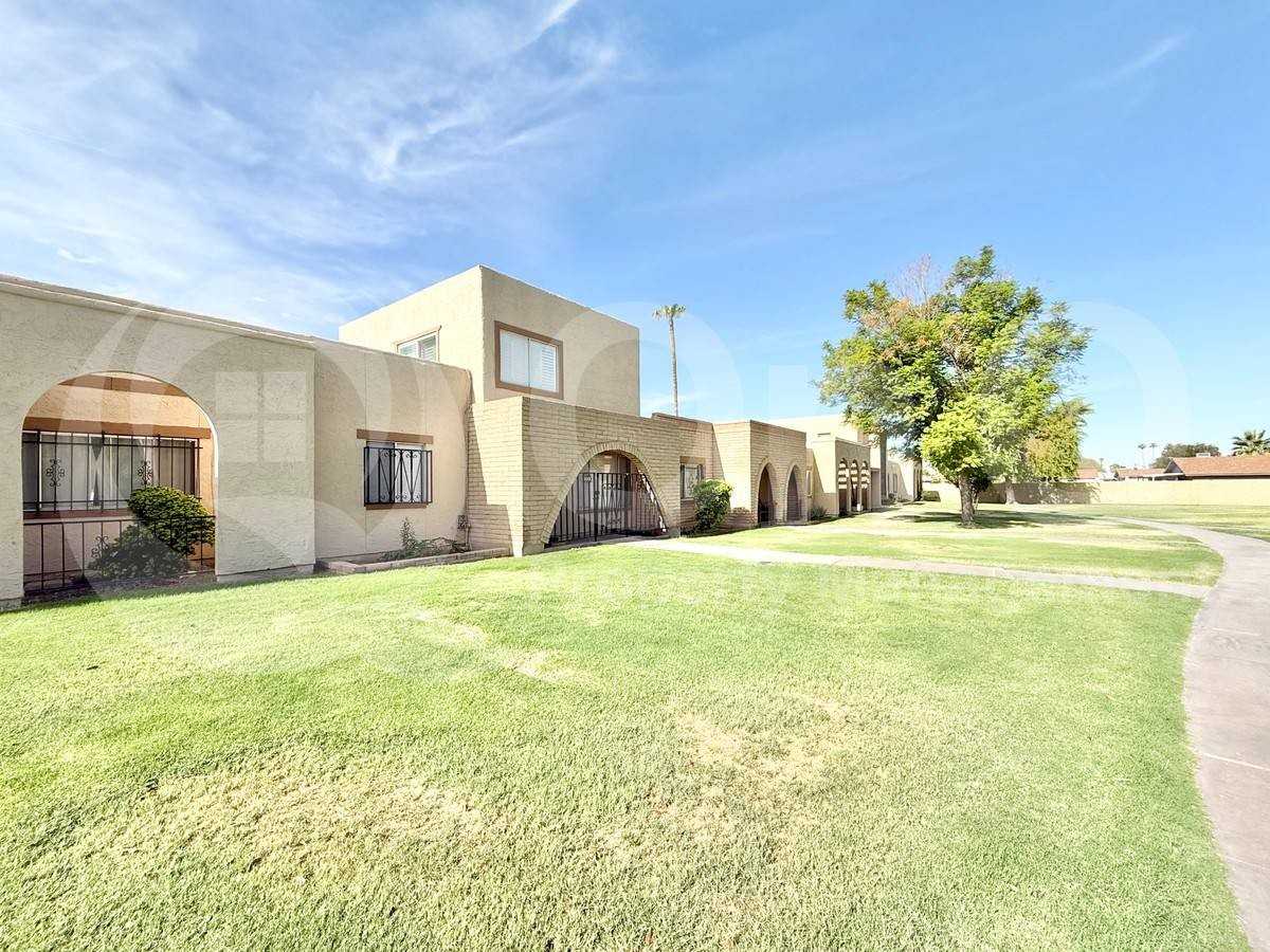 2113 E Dunbar Dr - Photo 3 of 10