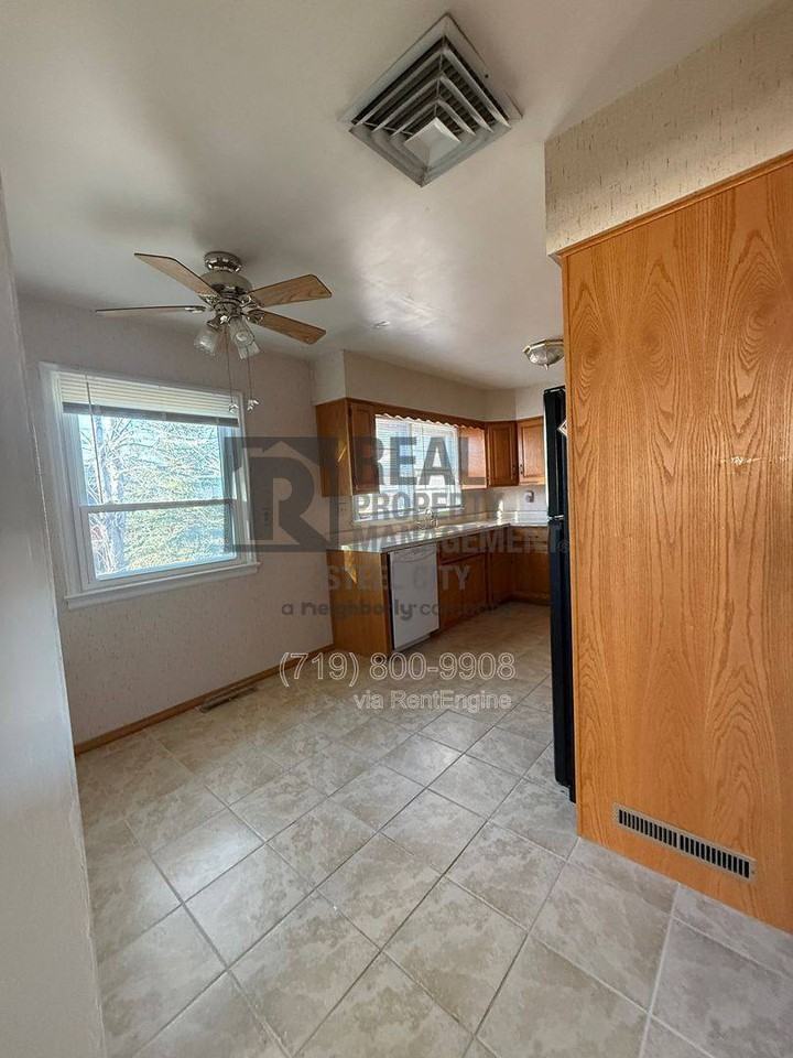 1813 Iroquois Rd - Photo 3 of 10