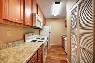 Highlands 2 bedroom apartment walking distance to Bardstown Road. - Photo 1 of 1