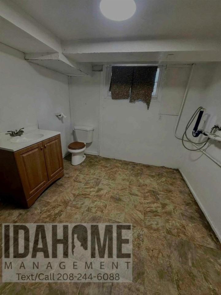 674 W Pine St - Photo 3 of 13