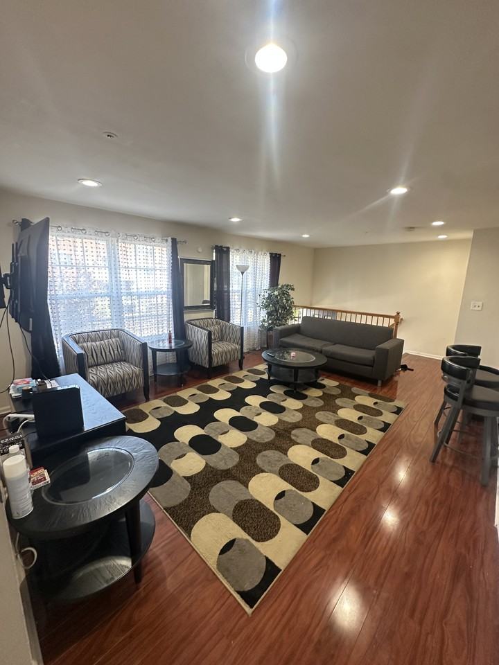67 Vaughan Dr - Photo 2 of 20