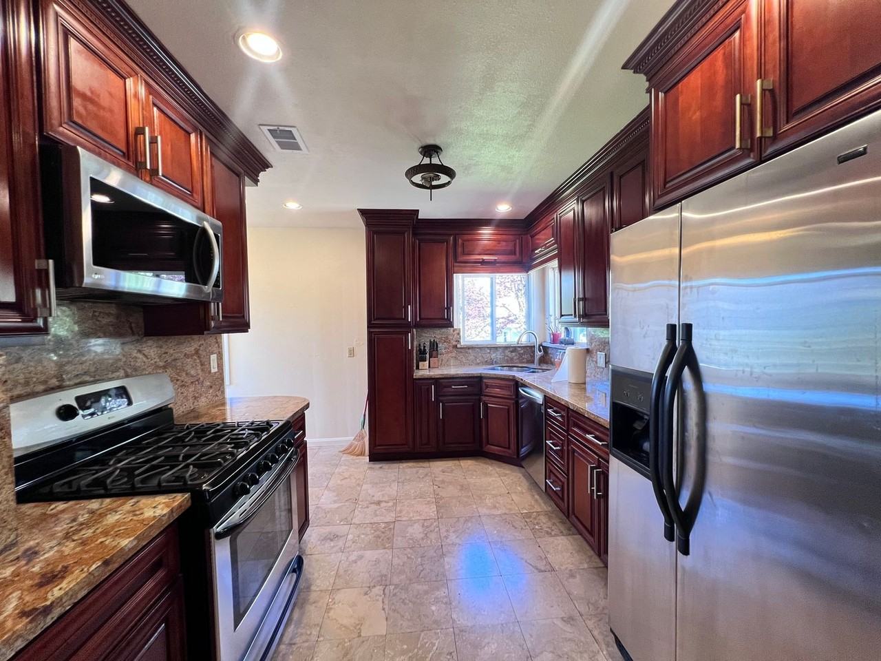 715 Washington Ave - Photo 3 of 35