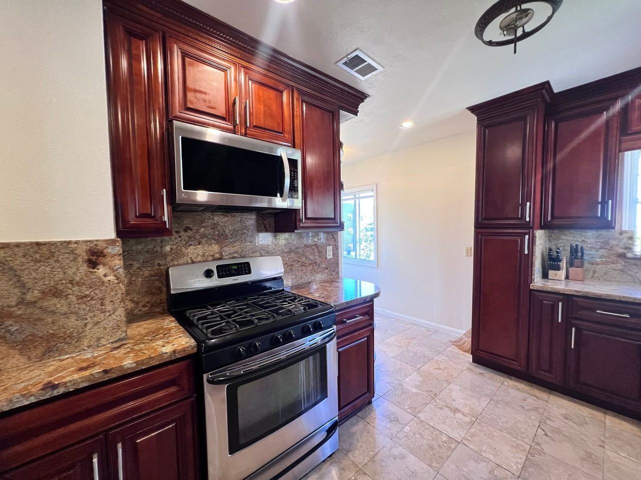 715 Washington Ave - Photo 4 of 35