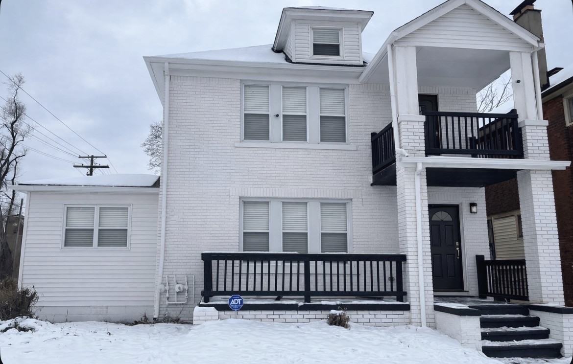 2435 Tyler St - Photo 4 of 8