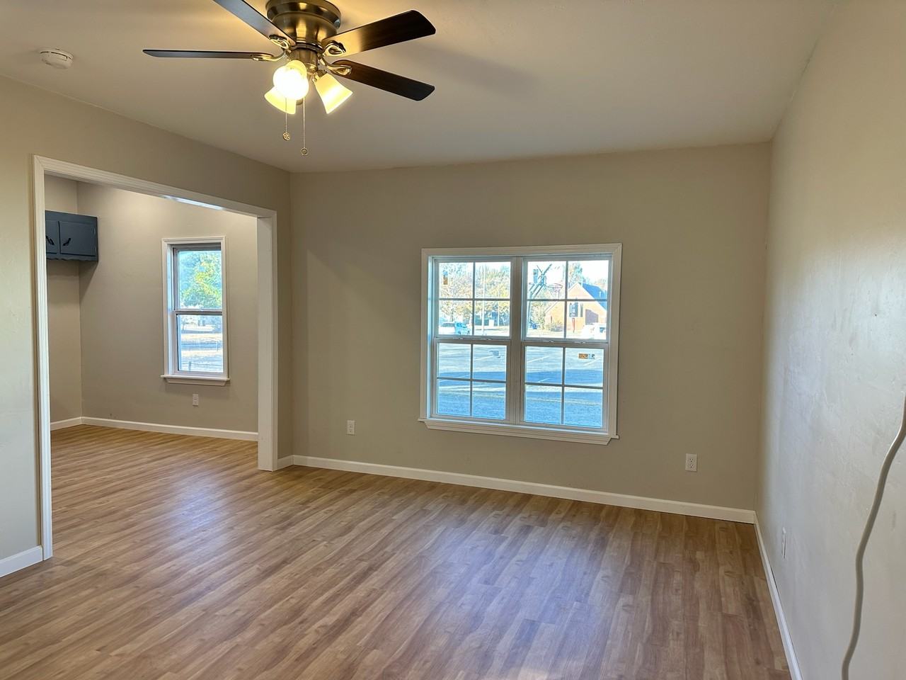 215 Se 38th St #B - Photo 3 of 9