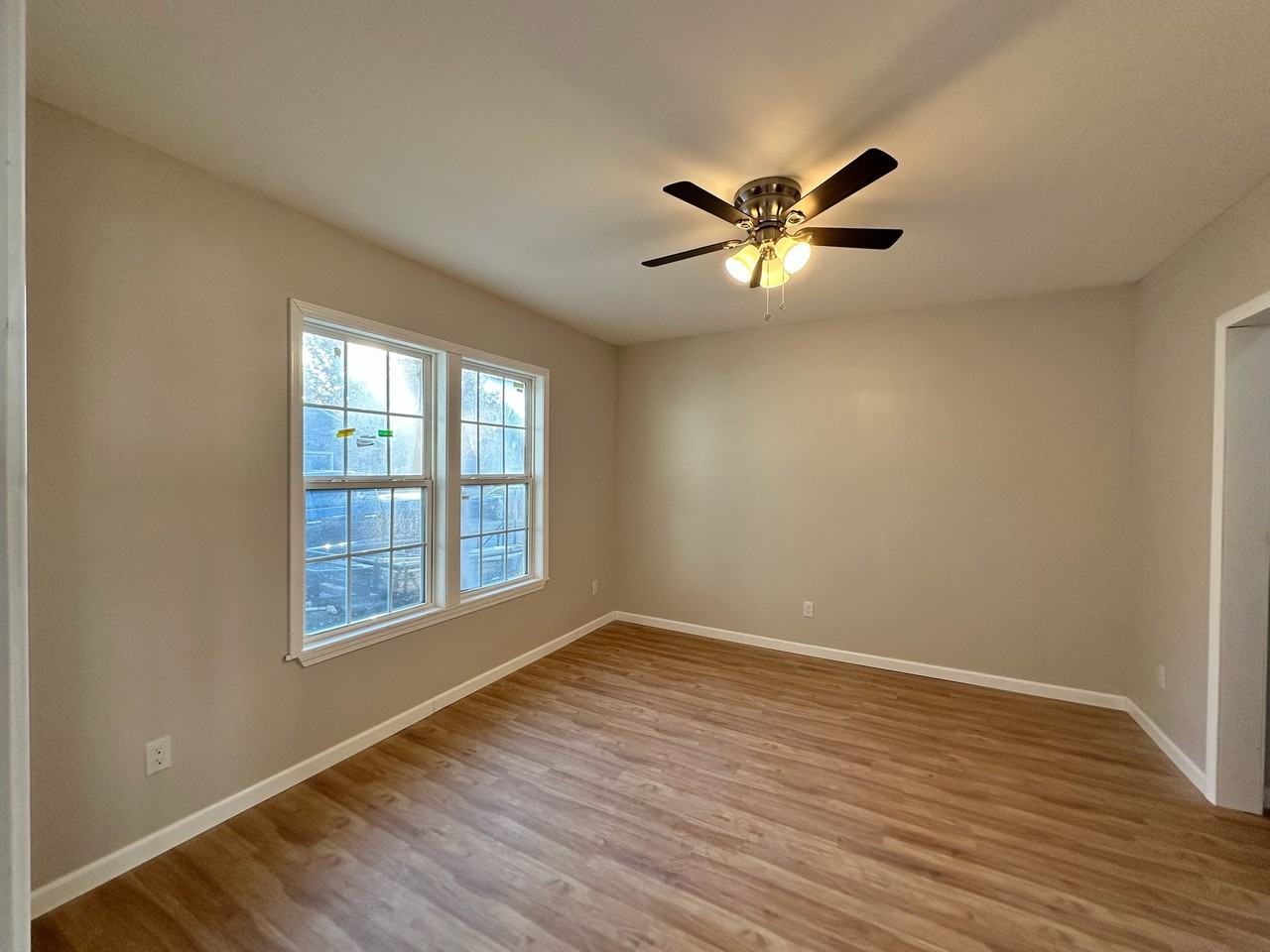 215 Se 38th St #B - Photo 4 of 9