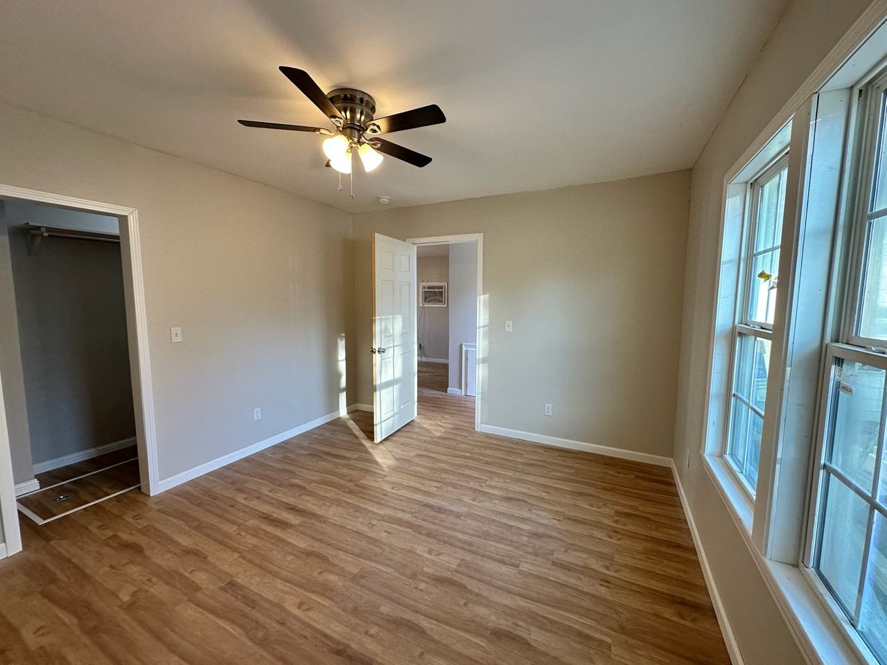 215 Se 38th St #B - Photo 7 of 9