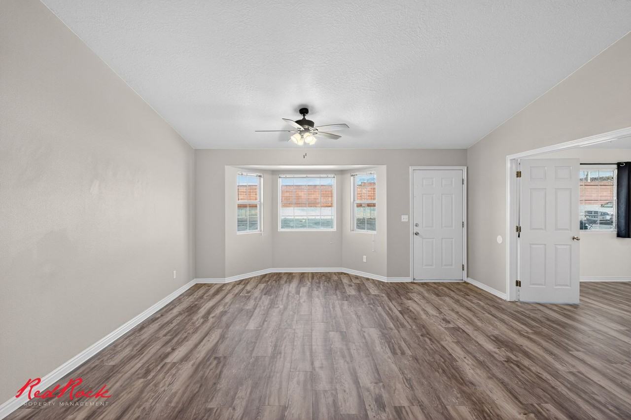 1015 S River Rd #29 - Photo 3 of 28