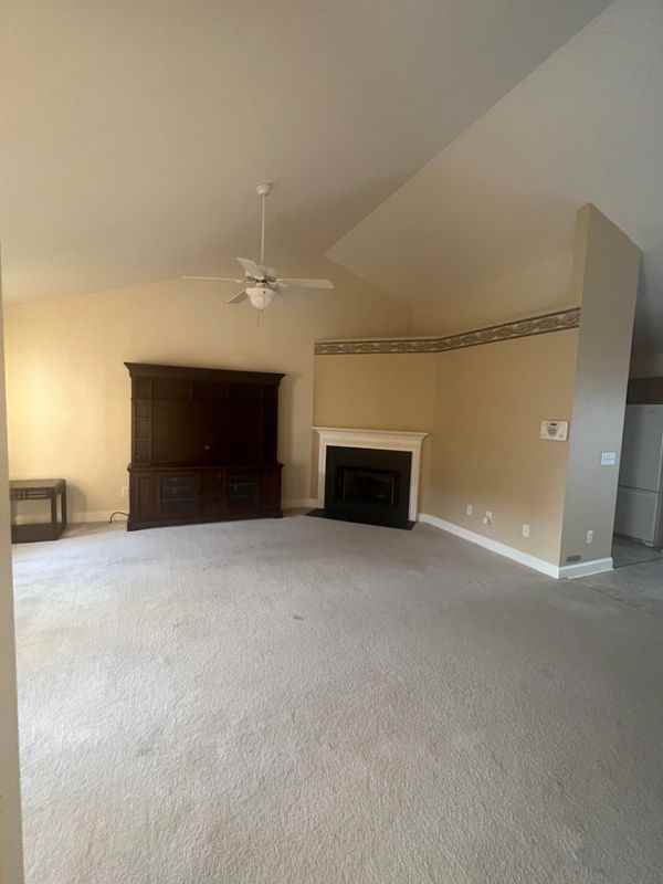 2721 Bridgeport Dr - Photo 3 of 10