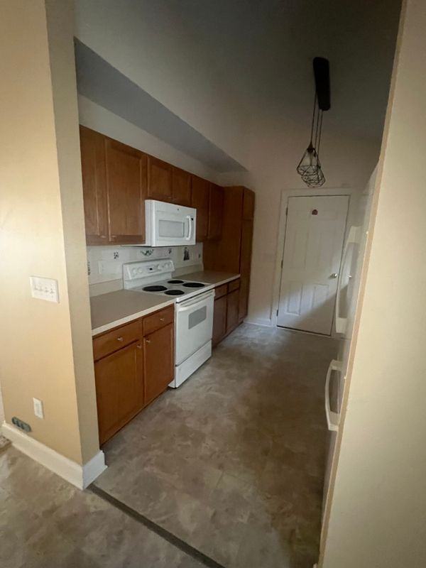 2721 Bridgeport Dr - Photo 4 of 10