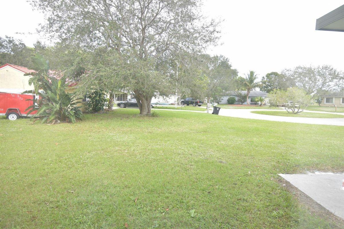 1913 Se West Dunbrooke Cir - Photo 2 of 16