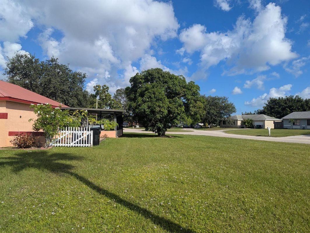 1913 Se West Dunbrooke Cir - Photo 3 of 16