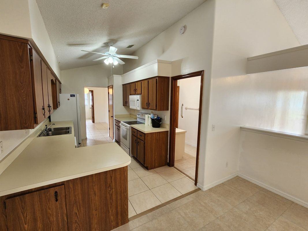 818 Seven Gables Cir Se - Photo 3 of 29