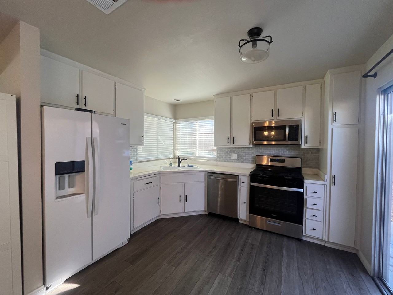 1008 Cypress Way - Photo 3 of 10