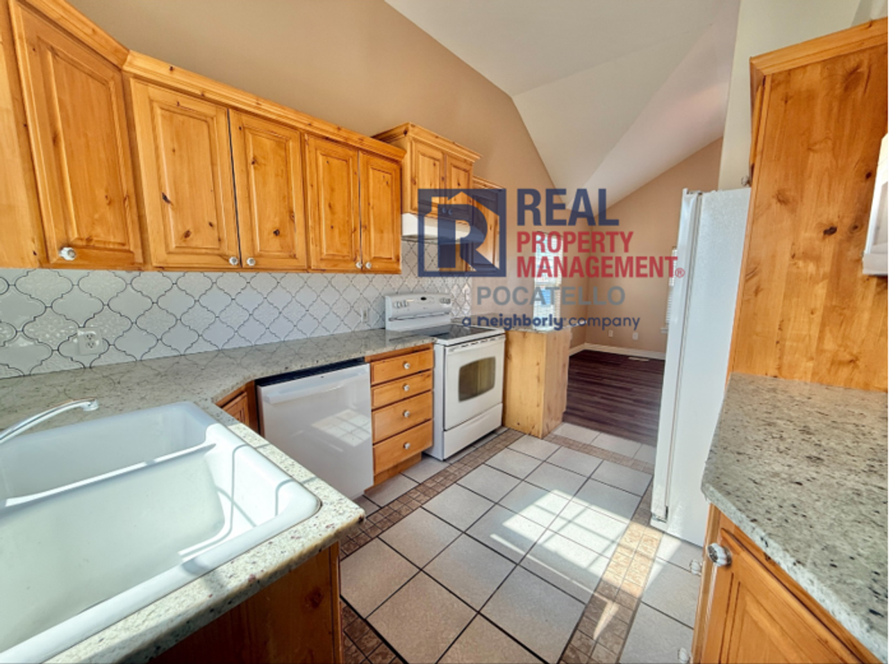 717 W Eldredge Rd - Photo 3 of 31