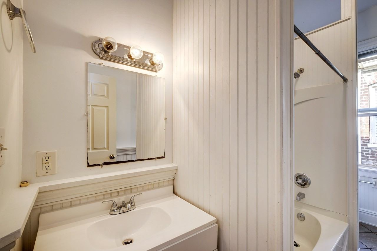 802 W Clay St - Photo 7 of 12