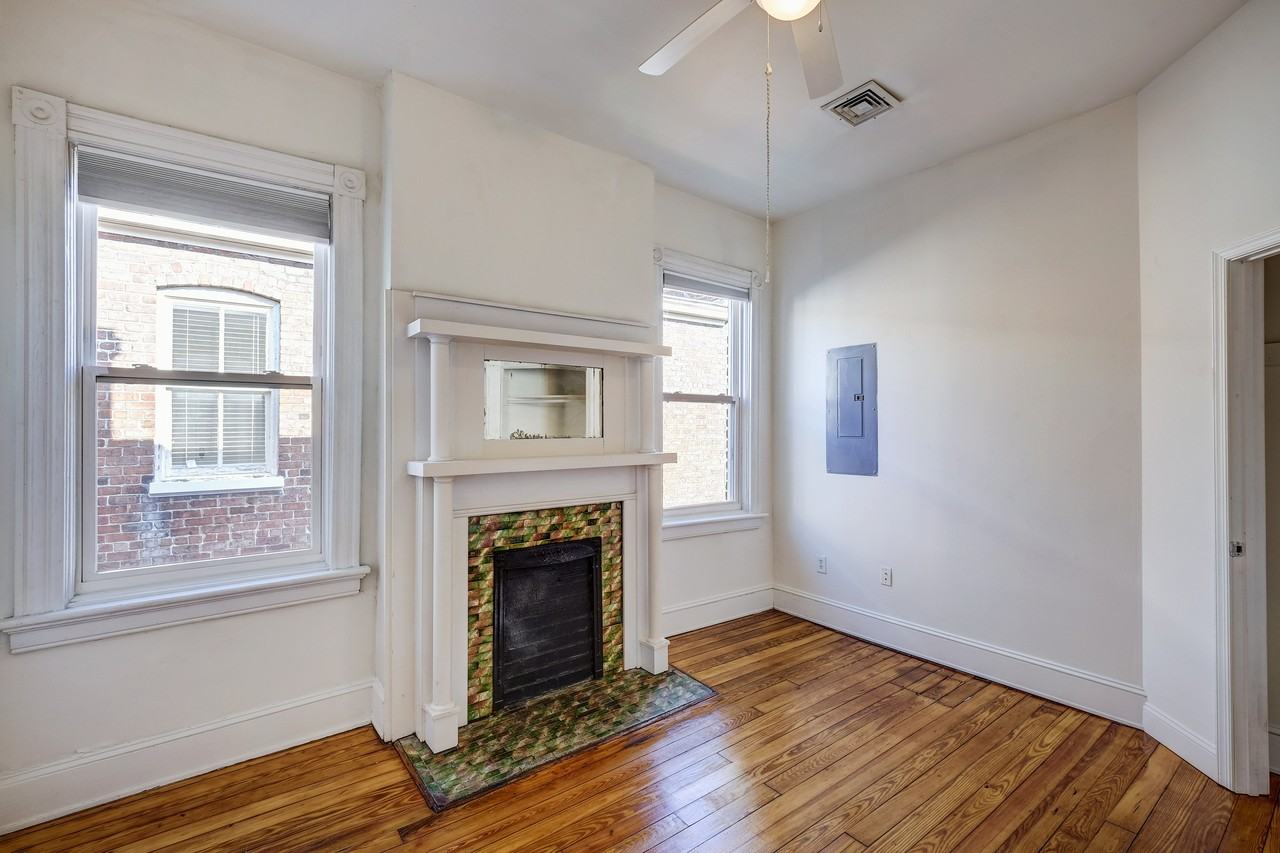 802 W Clay St - Photo 4 of 12