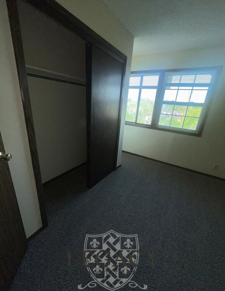 1031 Harold Dr #1 - Photo 3 of 23