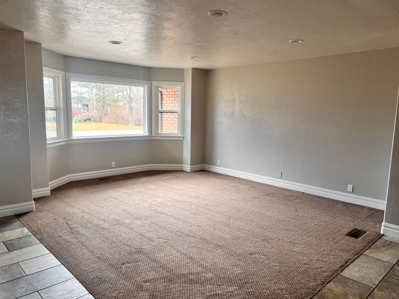 3782 W 625 N - Photo 3 of 43