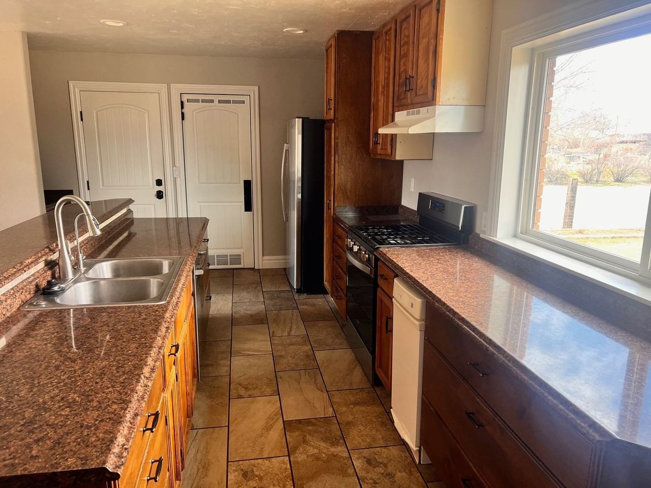 3782 W 625 N - Photo 7 of 43