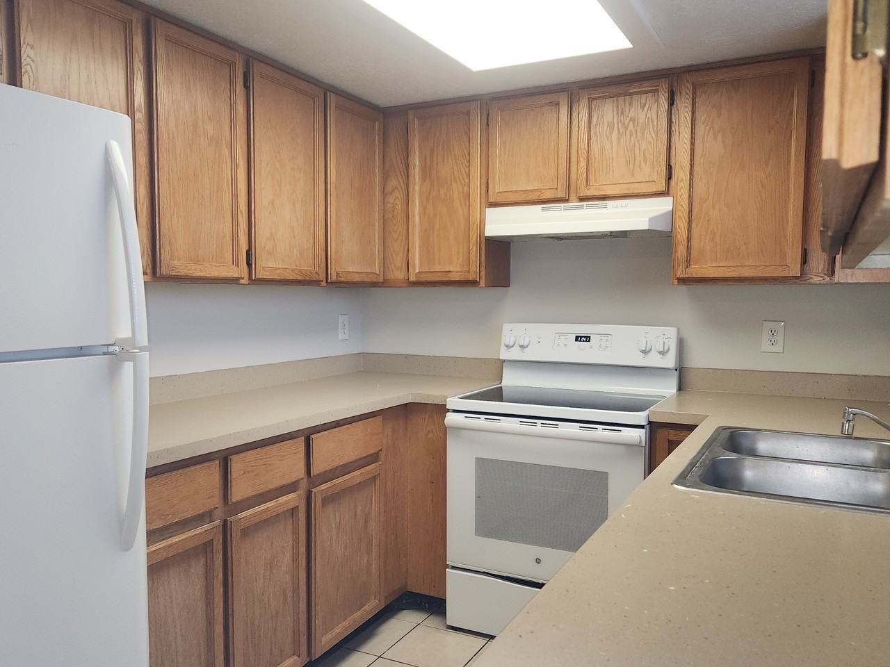 1748 Westnorth - Photo 7 of 19