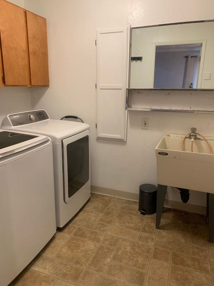 181 Carlton Ave - Photo 2 of 11