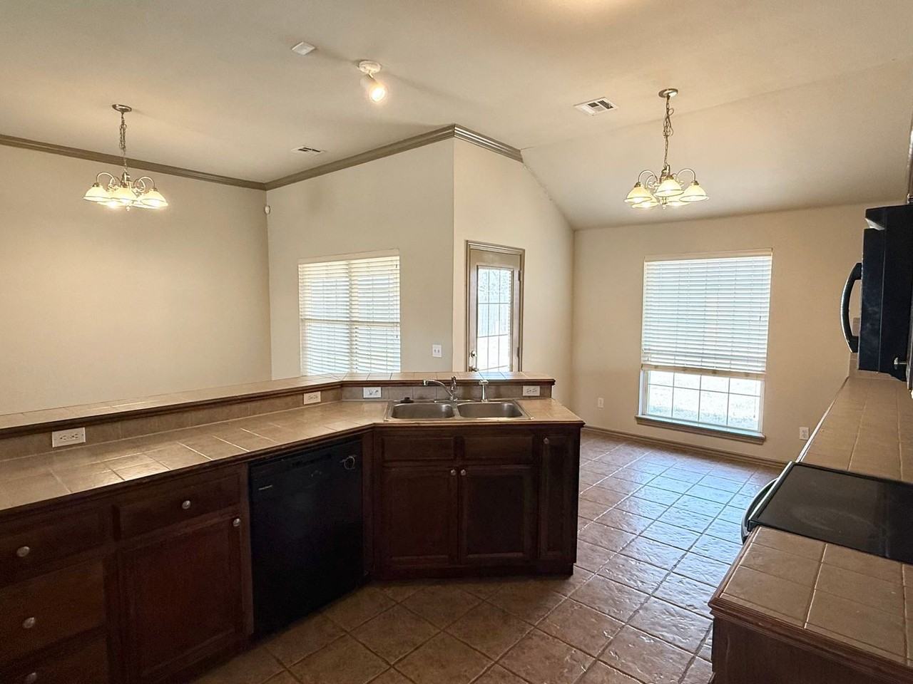 2145 Scissortail Landing Dr - Photo 5 of 18