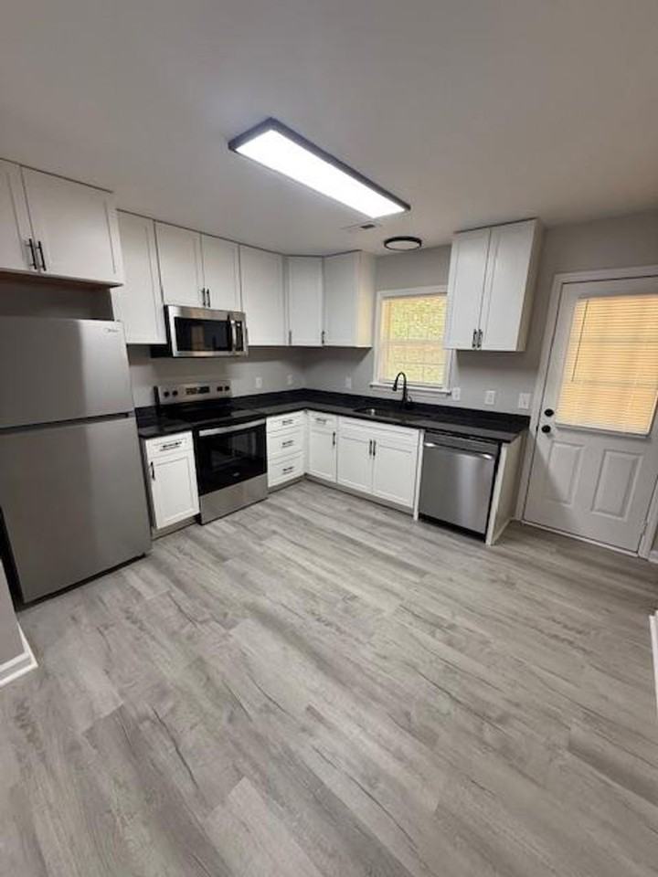 115 Farmer Rd #B - Photo 5 of 9